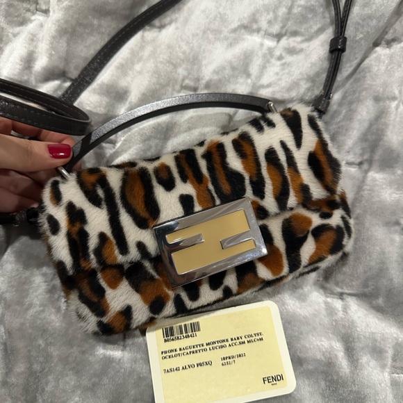 Fendi baguette phone pouch - Picture 2 of 10